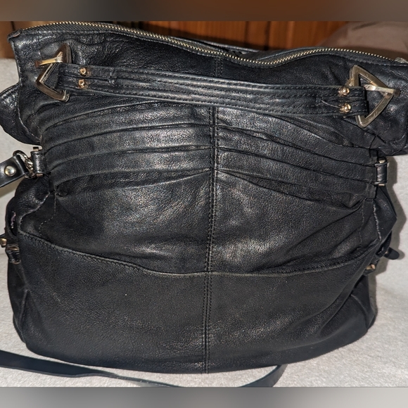 Junior Drake black Italian leather pleated shoulder bag. - Picture 2 of 13